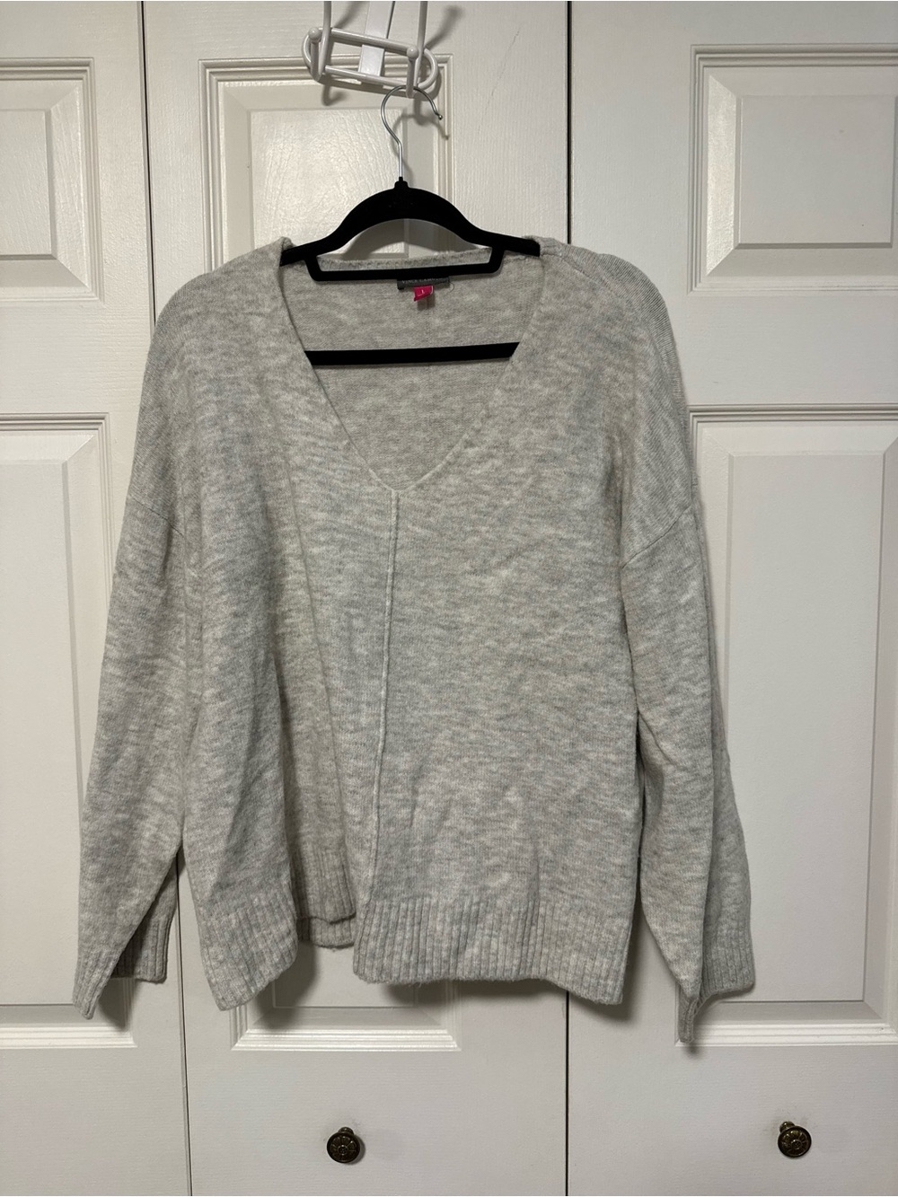Vince Camuto Light Gray V-Neck Pullover Sweater